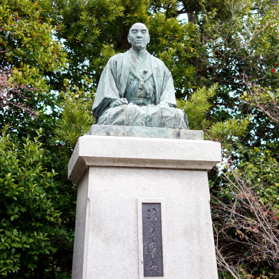 山本右太郎像